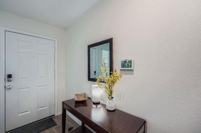 Building Photo - 121 Granary Dr