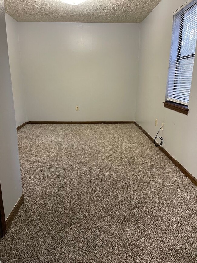 Building Photo - 2 bedroom, 1 bath duplex is located on a cul-de-sac near Cedar Shoals High School