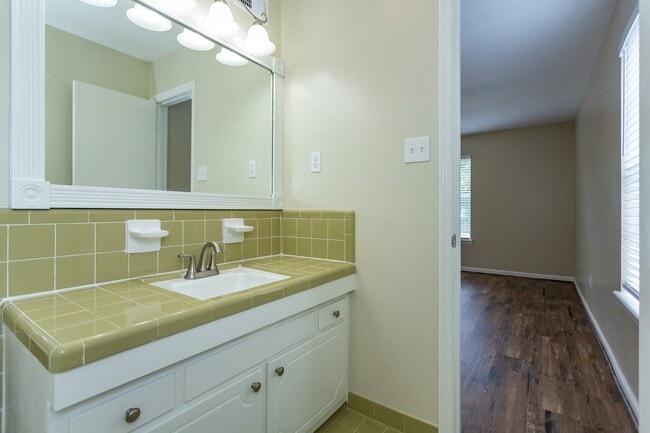 Building Photo - 2200 Montreat Cir