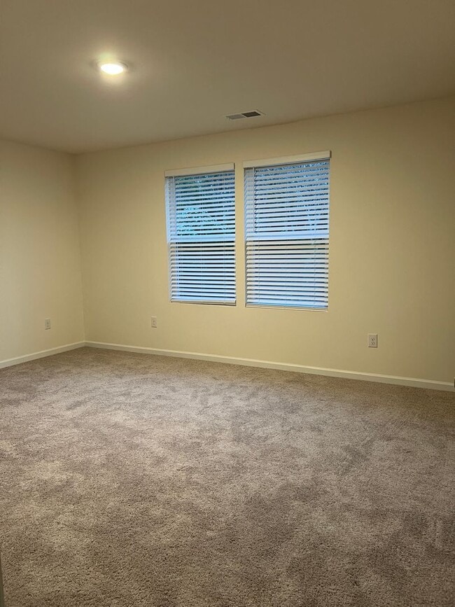 Building Photo - Brand new Townhome in Newton