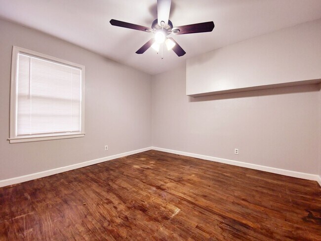 Building Photo - AUGUST PRE-LEASE - 3/2/2 In the Medical District