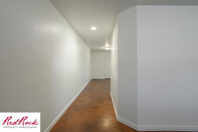 Building Photo - DOG-FRIENDLY 3 Bedroom Townhome with INTERNET INCLUDED!