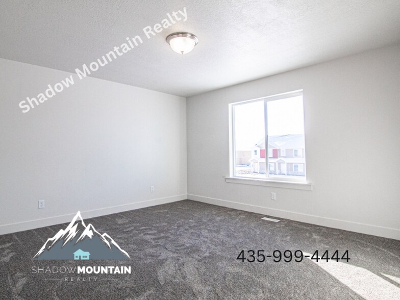 Building Photo - 1535 E 320 S