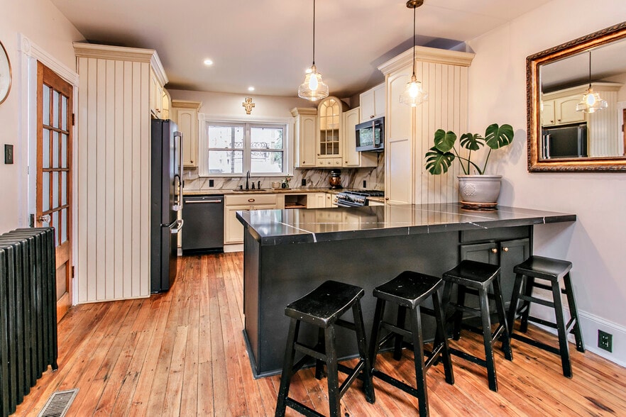 Building Photo - 350 Washington Ave