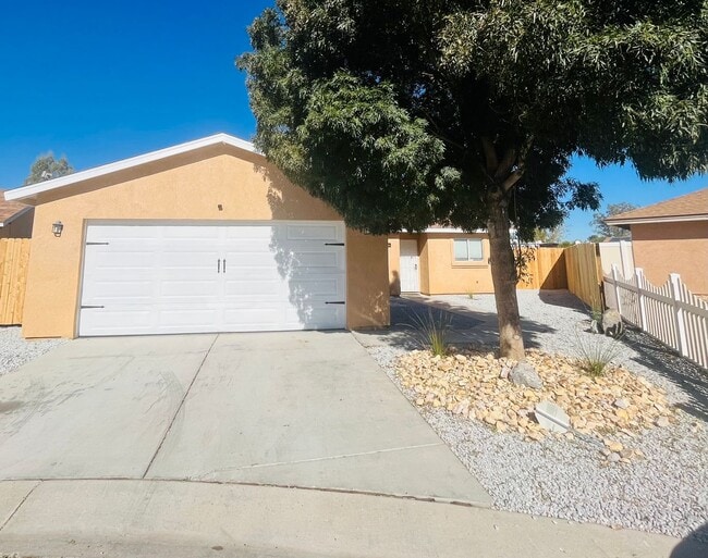Primary Photo - 3 Bedroom 2 Bathroom Home!