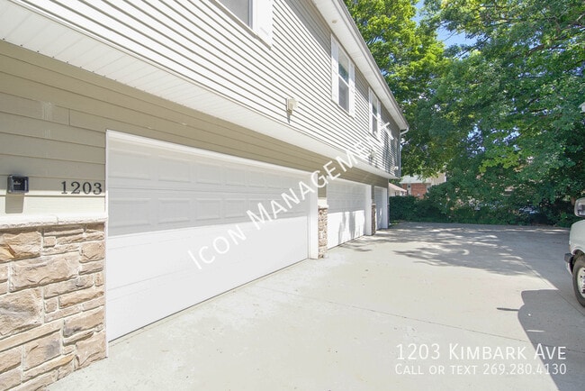 Building Photo - 1203 Kimbark Ave