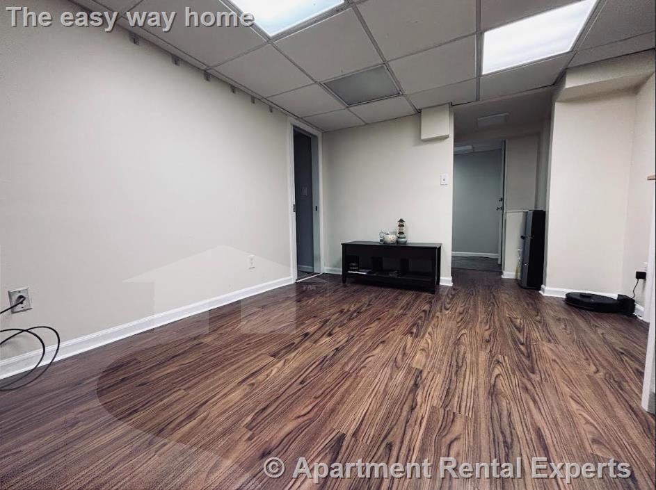 Building Photo - 10 Wallace St