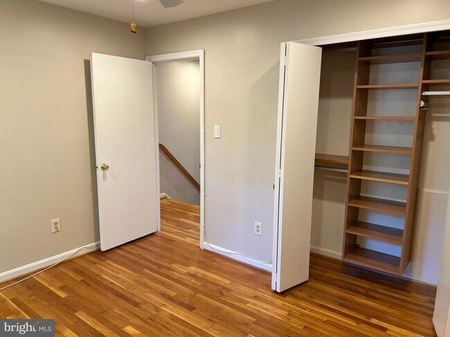 Building Photo - 9502 Tregaron Pl
