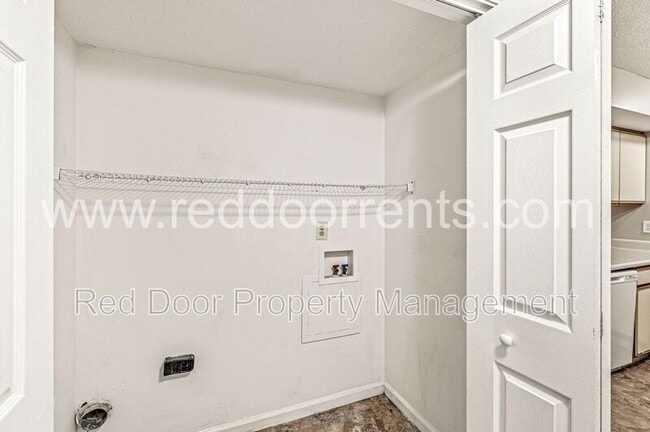 Building Photo - 10857 Cedar Pine Dr