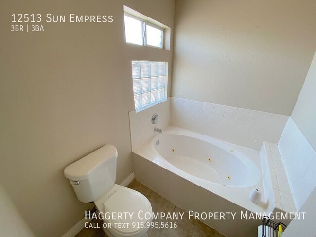 Building Photo - East El Paso 3 bed Refrig A/C with Loft an...