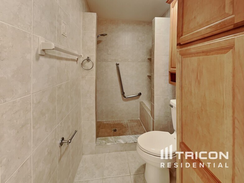Building Photo - 4005 Cypress Landing S