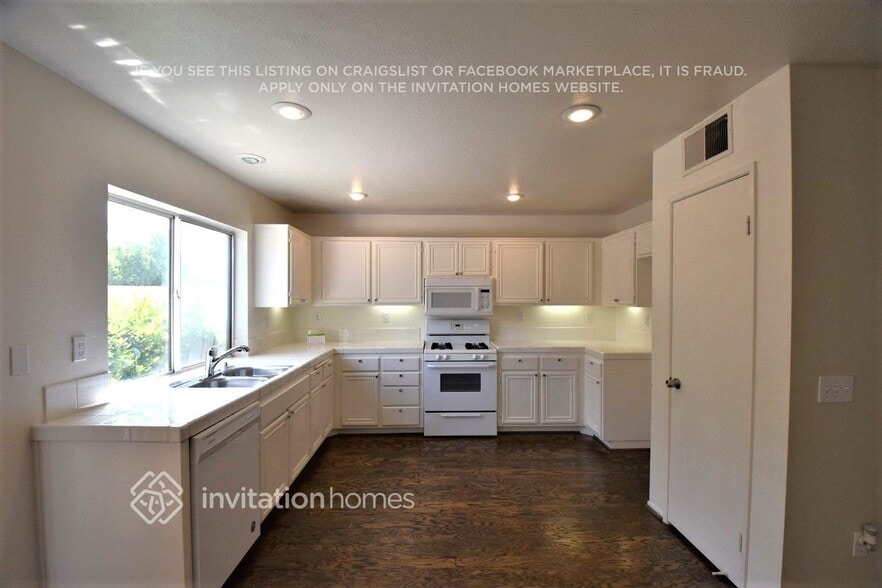 Building Photo - 44500 Overland Ave
