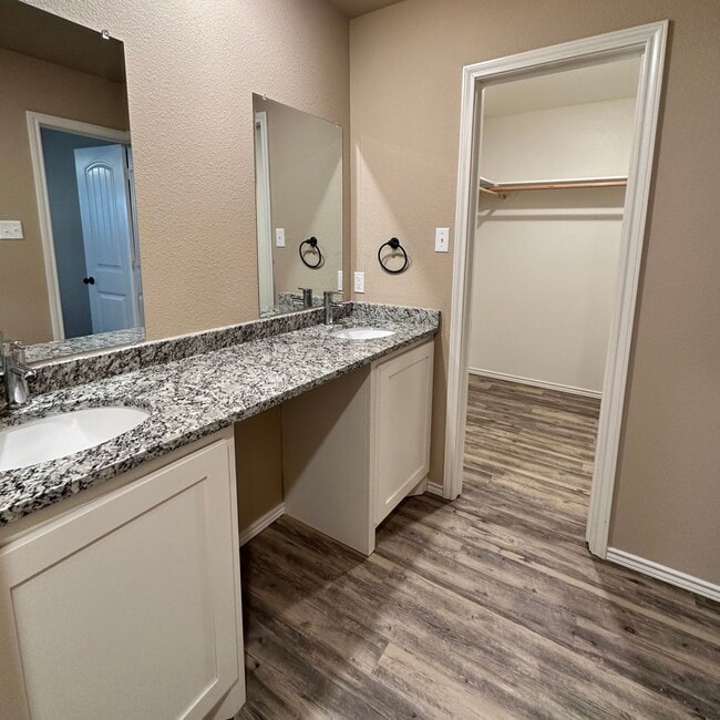 Building Photo - 1103 Preston Trails