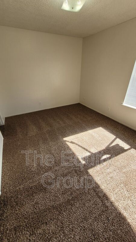 Building Photo - 5804 W Robinwood Ave