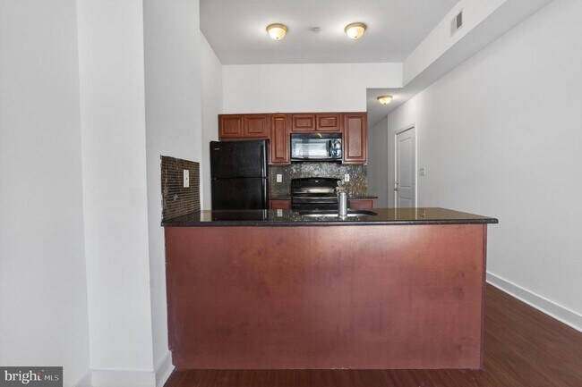 Building Photo - 6040 Market St