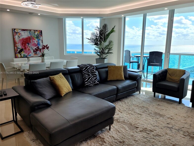 Building Photo - 2711 S Ocean Dr