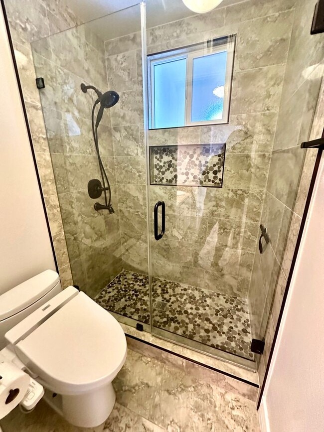 Building Photo - 4 bedroom beautiful Irvine home in gated N...