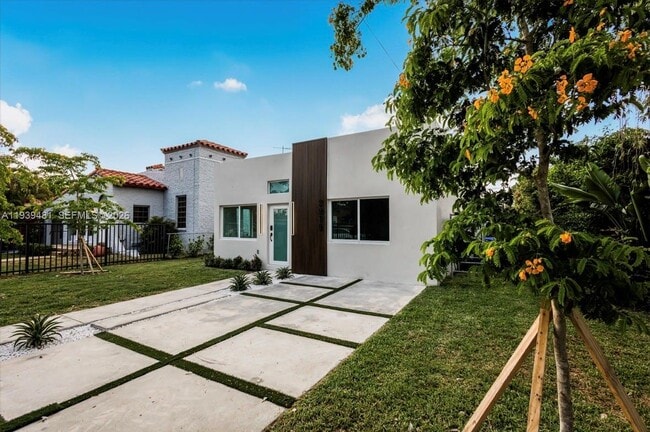 Building Photo - 2975 SW 15th St