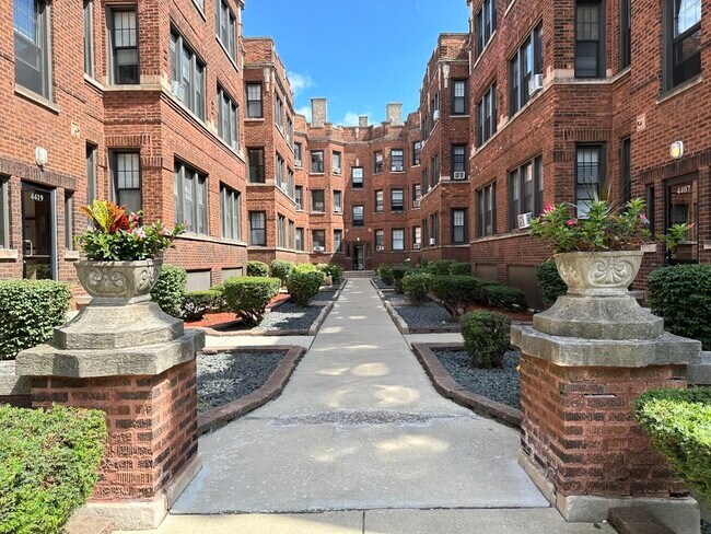 Building Photo - 4211 N Wolcott Ave