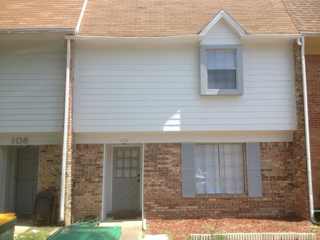 Primary Photo - 106 Valencia Dr