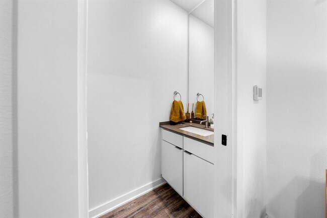 Building Photo - 5924 S Congress Ave