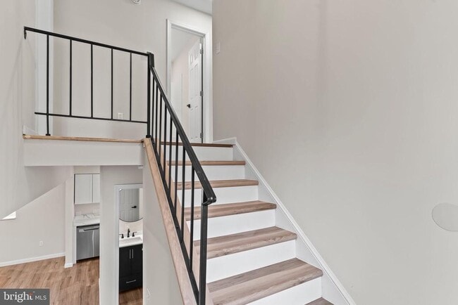 Building Photo - 46520 Rosewood Dr