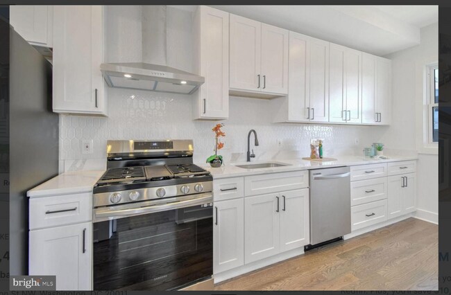 Building Photo - 134 Madison St NW