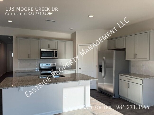 Building Photo - 198 Moore Crk Dr