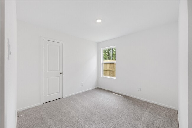 Building Photo - 915 Songbird Ln