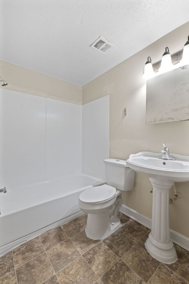 Building Photo - 3609 Balsam Ave