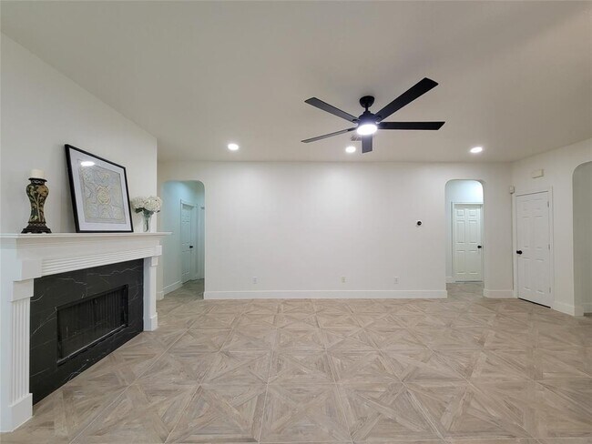 Building Photo - 218 Windrift Ct