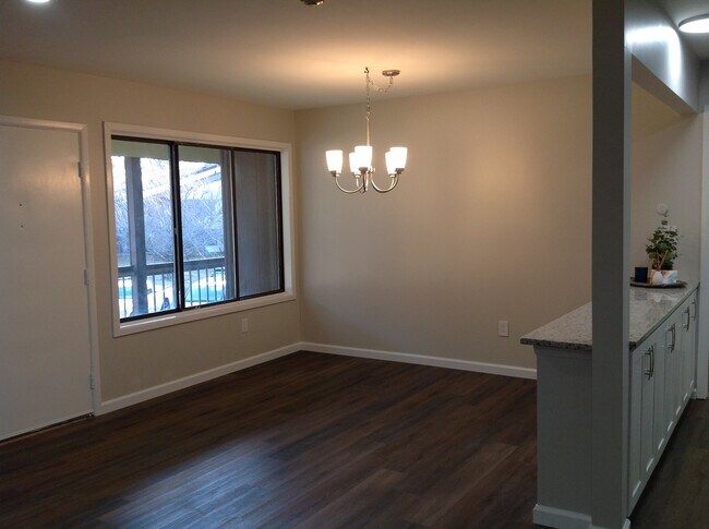 Bright unit - 103 Amberly Dr