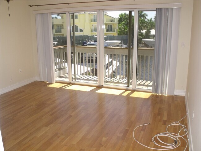 Building Photo - 2761 SW 33rd Ct