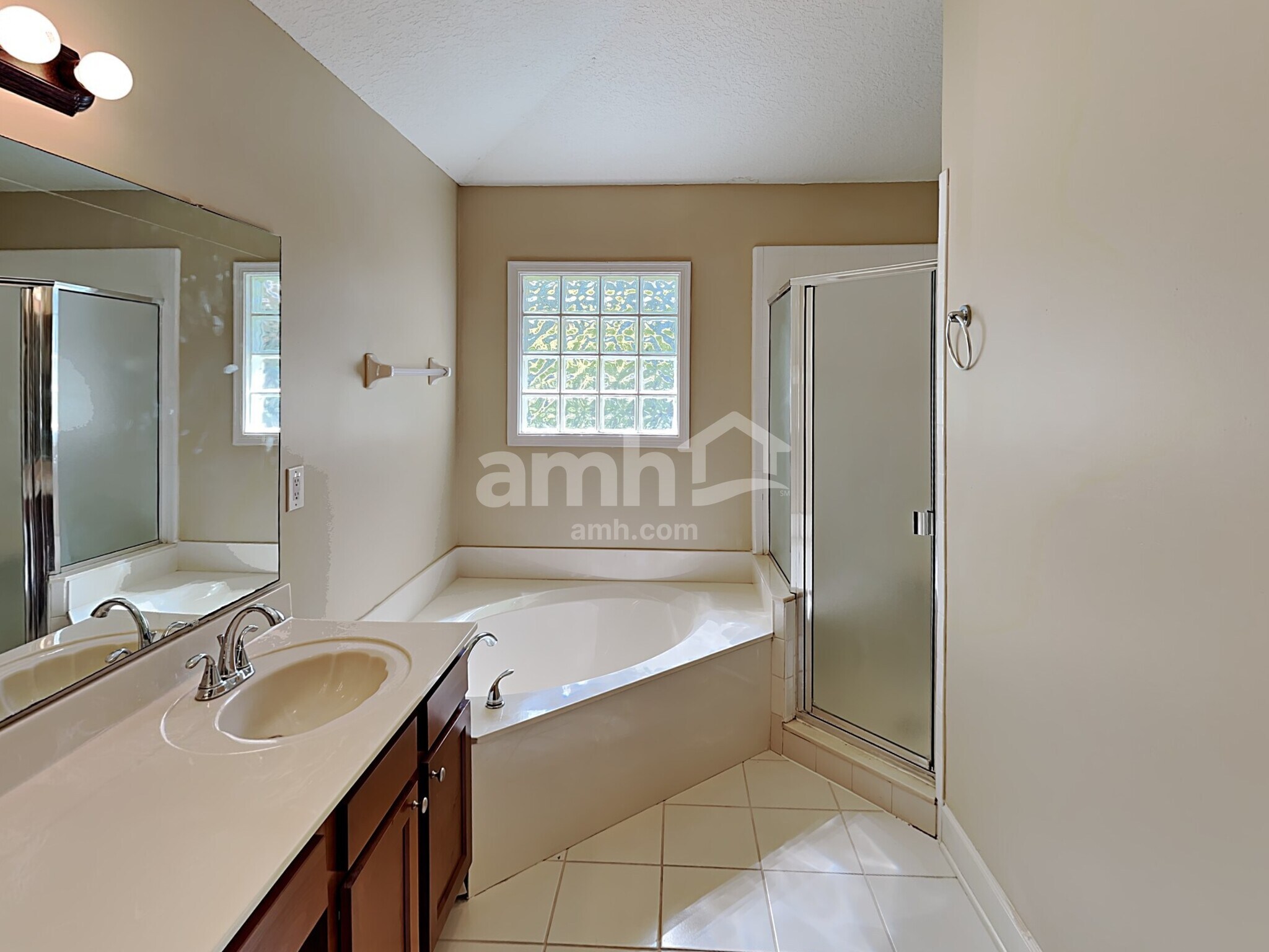 Building Photo - 805 Putters Green Way N