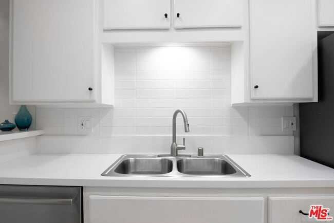 Building Photo - 943 12th St