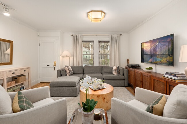 Building Photo - 37 Everett St