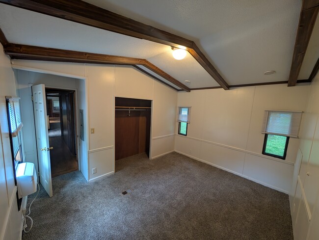 Building Photo - 35 Ransdell Ln