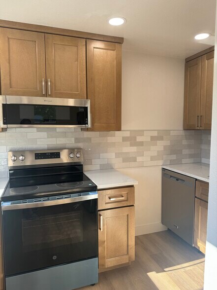New stainless steel appliances and disposal - 3948 S Brandon St