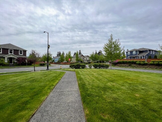 Building Photo - Pet Friendly 3 Bedroom in Campus Glen Neighborhood