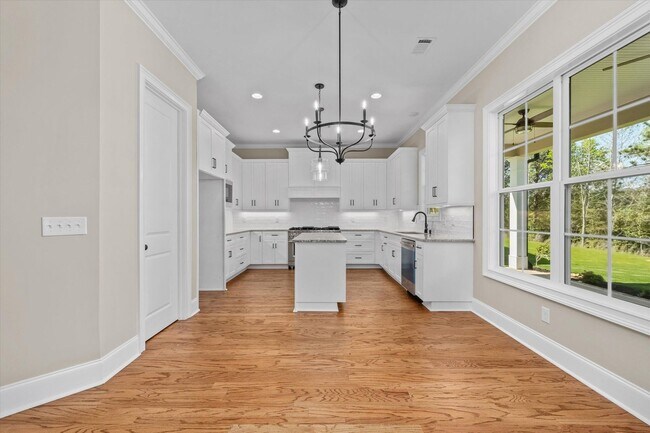 Building Photo - 565 River Oaks Ln