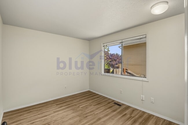 Building Photo - 13920 SW Tennessee Ln