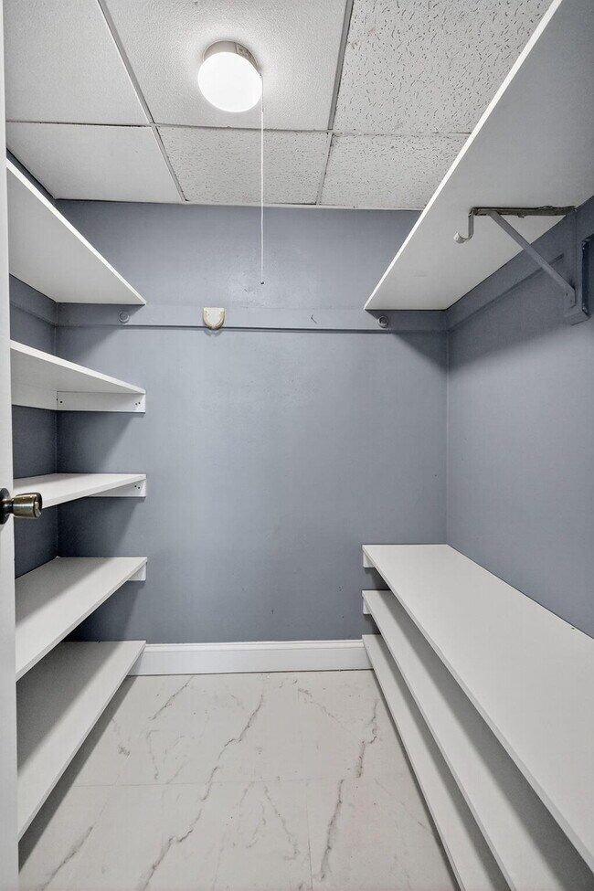 Building Photo - 3801 S Ocean Dr