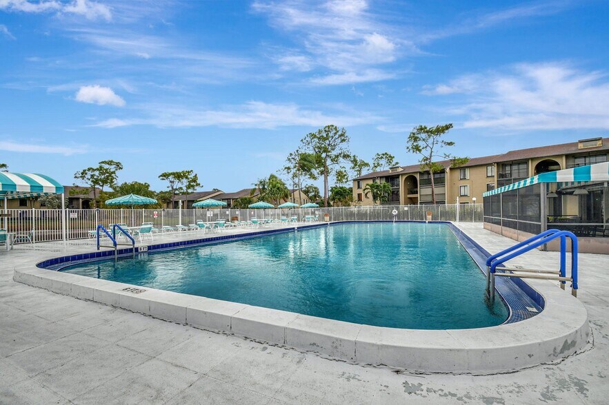 Building Photo - 704 Sunny Pine Way