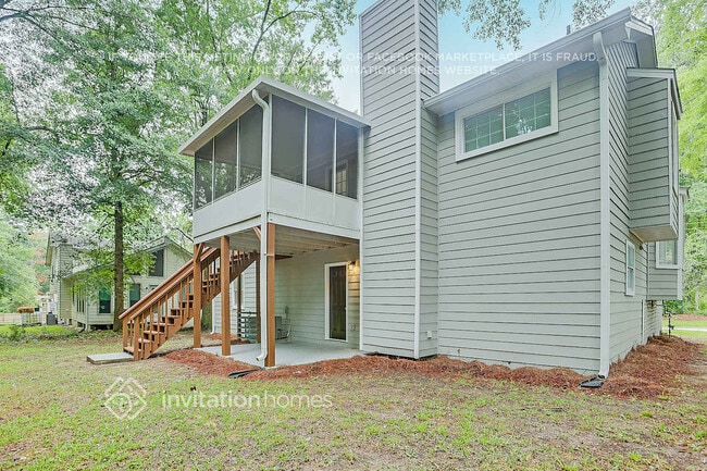 Building Photo - 3260 Redona Dr