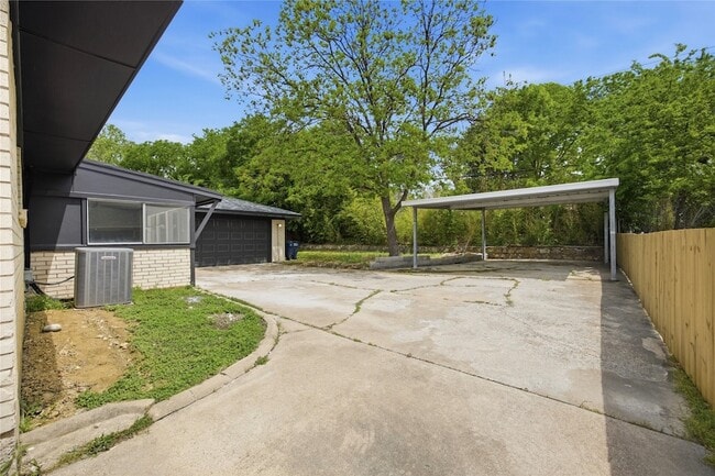 Building Photo - 3013 Conejos Dr
