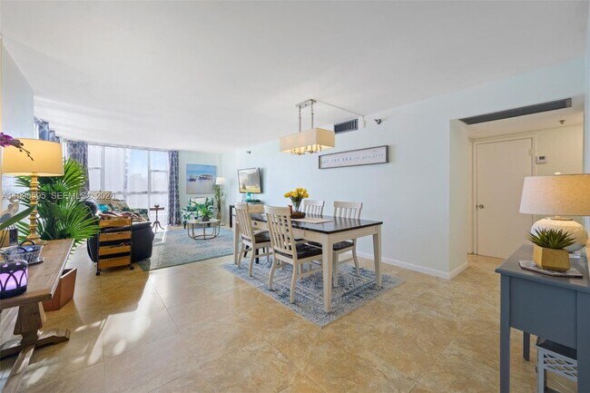 Building Photo - 20515 E Country Club Dr