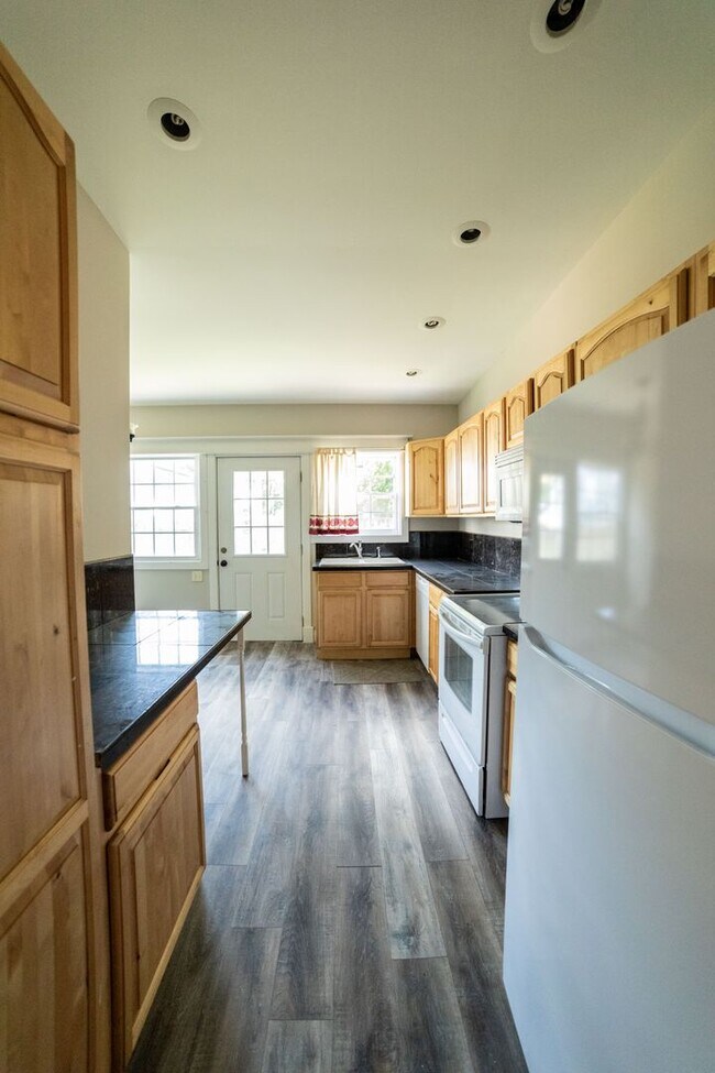 Building Photo - Charming 2Bedroom Apartment in The Nations