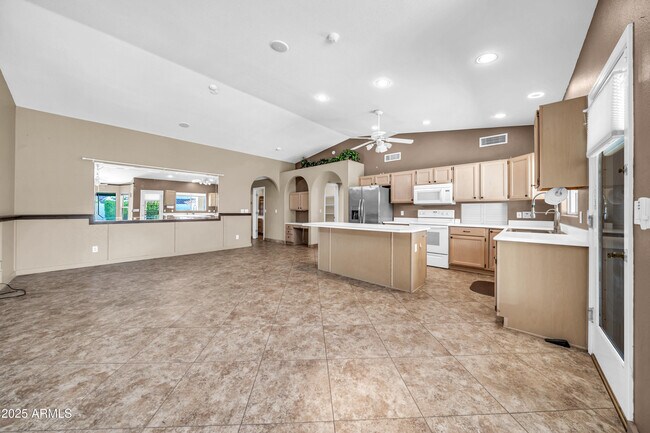 Building Photo - 5639 E Aire Libre Ave