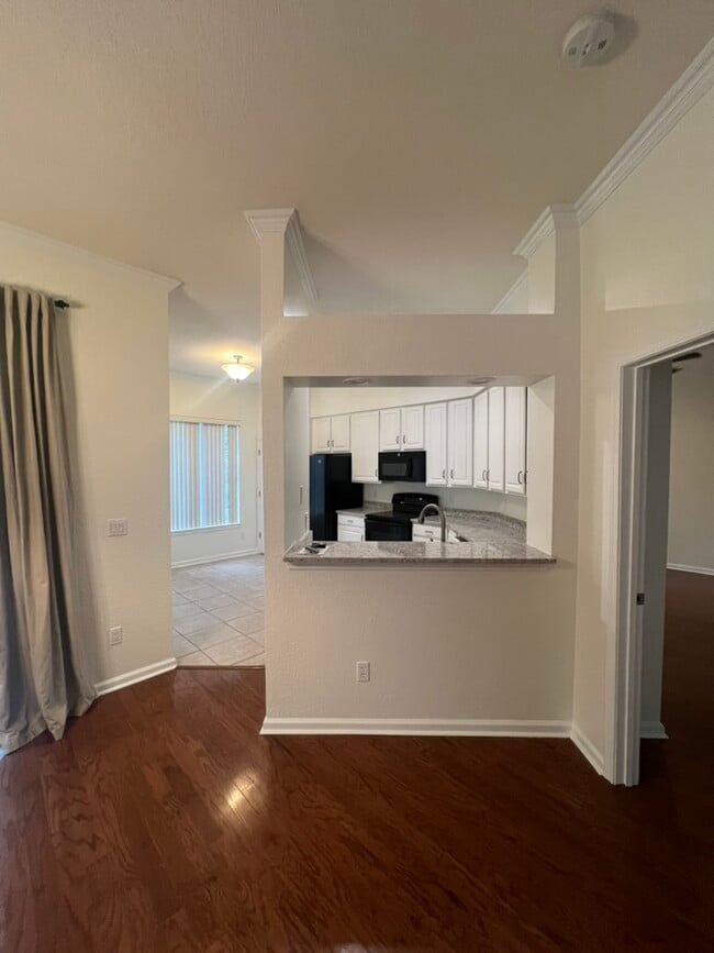 Kitchen and bar counter - 7619 Bay Port Rd