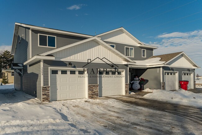 Building Photo - Contemporary 2 Bedroom Townhome - Kasson MN